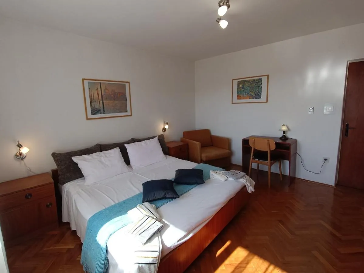 Rooms Rita كريس
